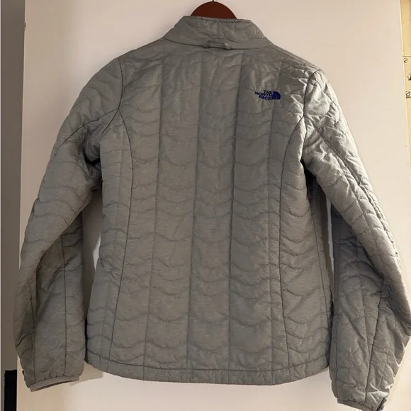 The North Face Gray Quilted Jacket - Picture 4 of 5